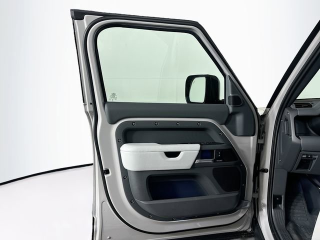 New 2026 Land Rover Defender 110 X-Dynamic SE image 11