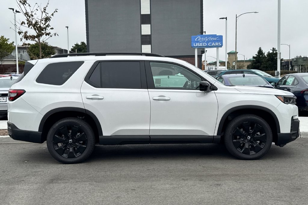 New 2026 Honda Pilot Black Edition image 3