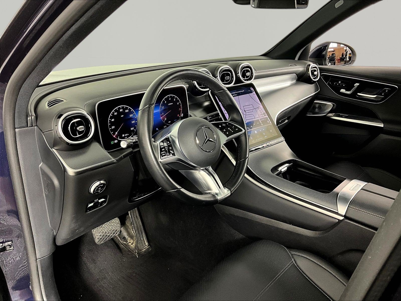 Used 2024 Mercedes-Benz GLC 300 4MATIC image 17