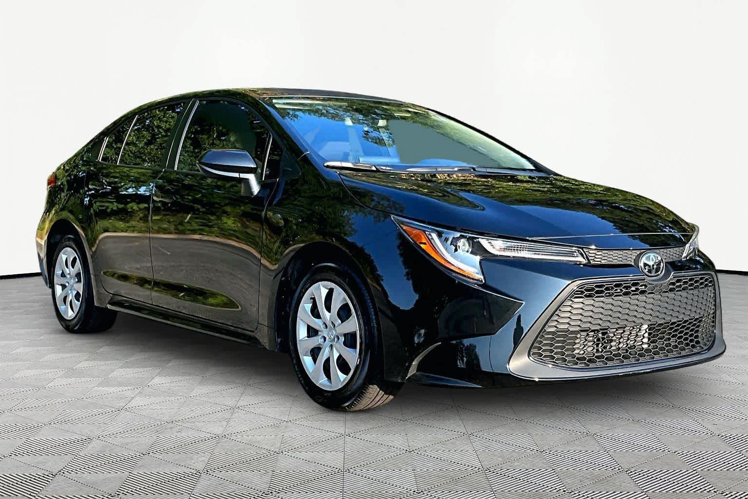 Certified 2022 Toyota Corolla LE FWD image 3