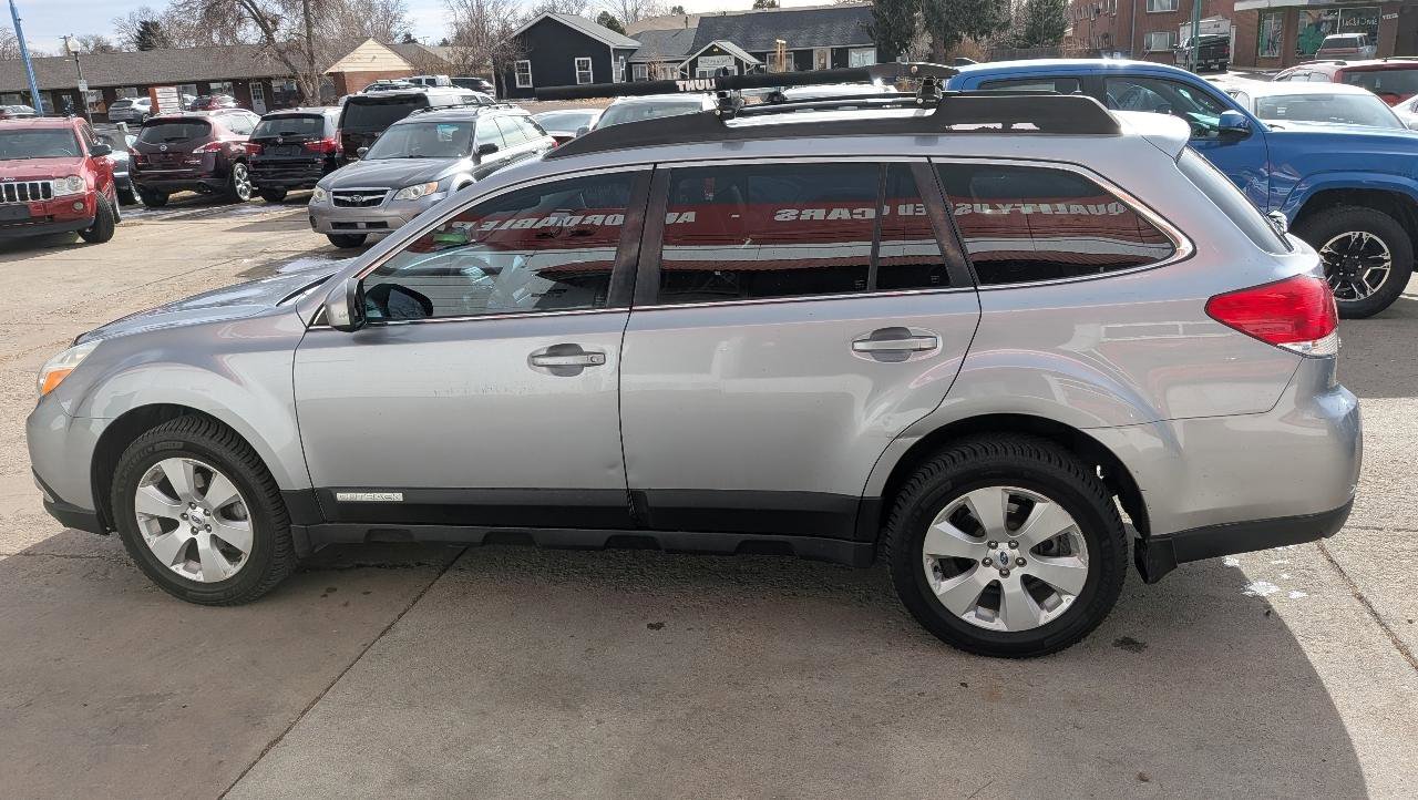 Used 2011 Subaru Outback 2.5i Limited w/ PWR Moonroof Pkg AWD/4WD image 8