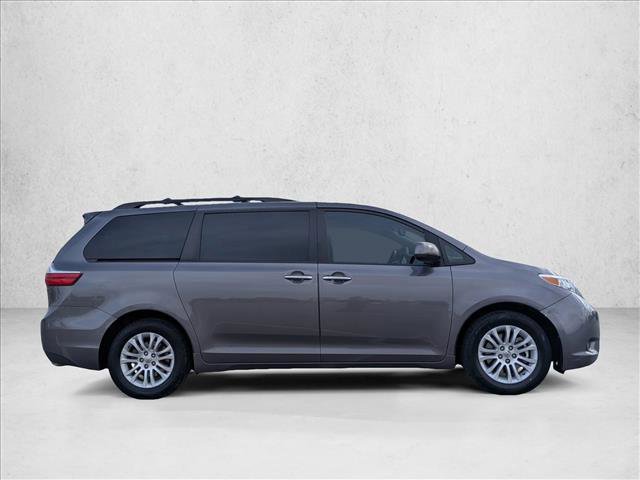 Used 2015 Toyota Sienna XLE image 4