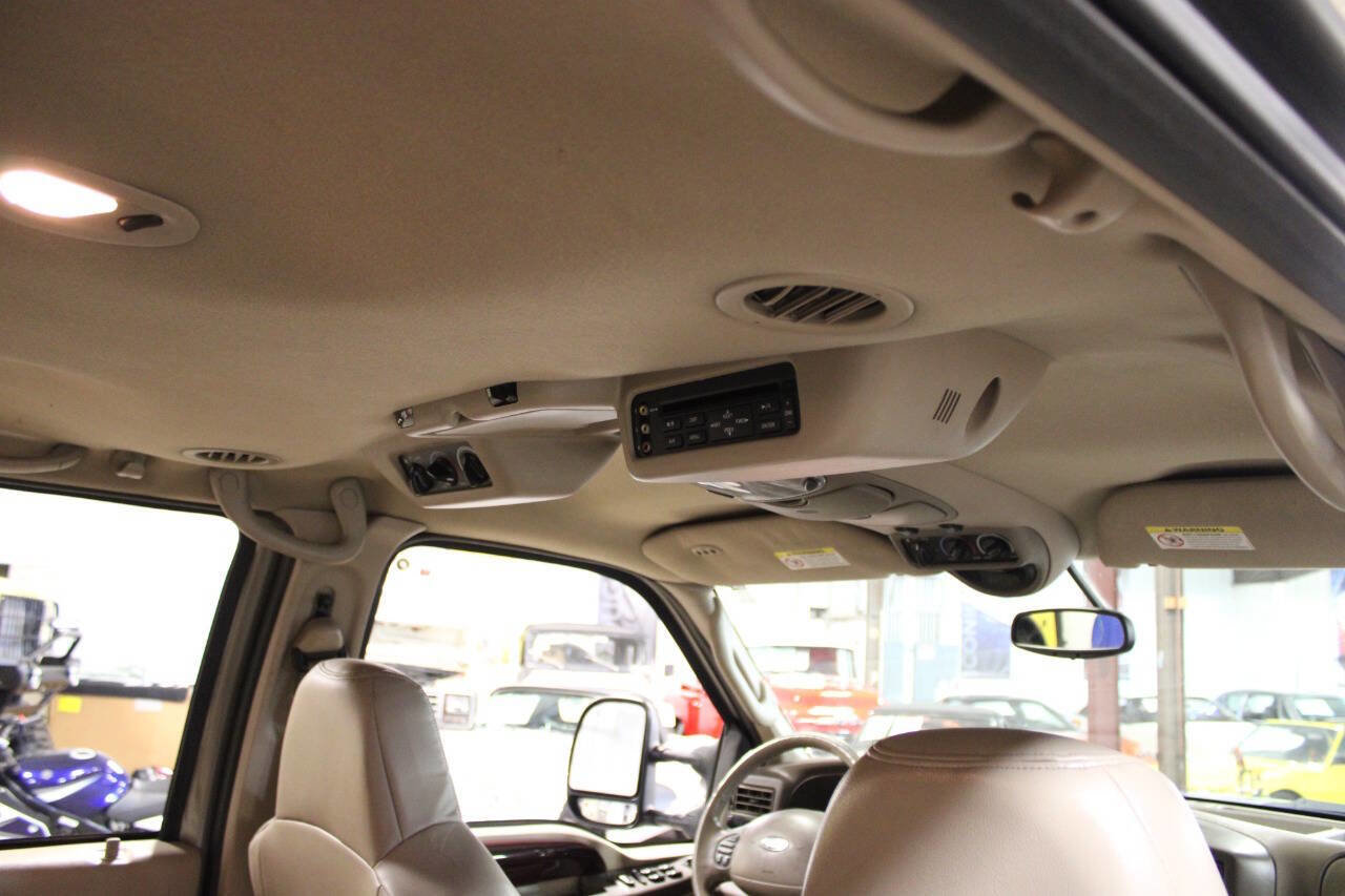 Used 2004 Ford Excursion Limited image 32