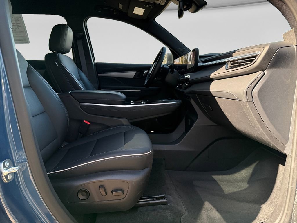 Used 2025 Buick Enclave Preferred image 17