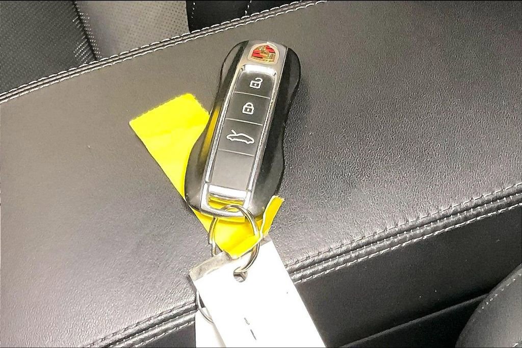 Used 2024 Porsche 911 Carrera 4S w/ Premium Package image 21