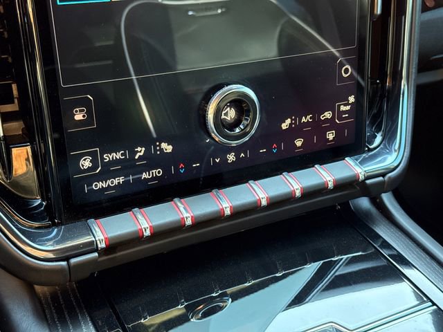 Used 2025 GMC Yukon AT4 Ultimate image 28