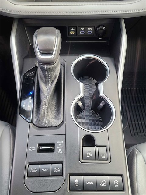 Used 2022 Toyota Highlander XLE image 30