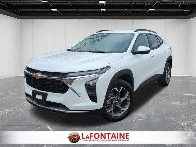 Used 2025 Chevrolet Trax LT FWD image 1