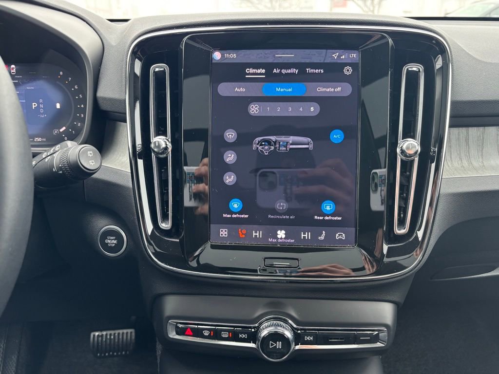 Certified 2026 Volvo XC40 B5 Plus w/ Protection Package Premier image 15