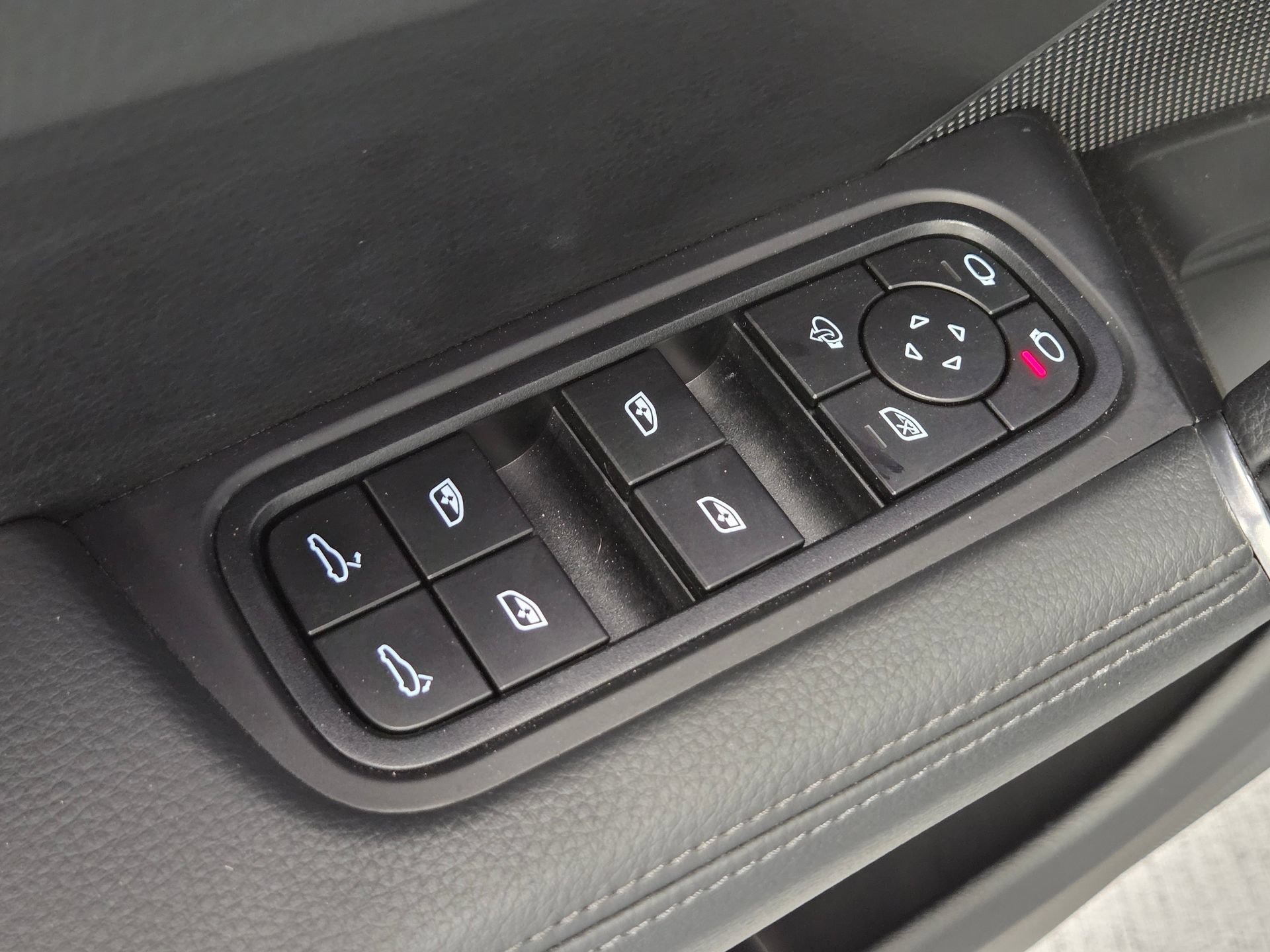Certified 2023 Porsche Cayenne Coupe AWD/4WD image 15