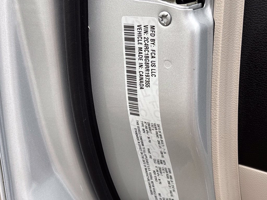 Used 2024 Chrysler Pacifica Touring-L FWD image 17
