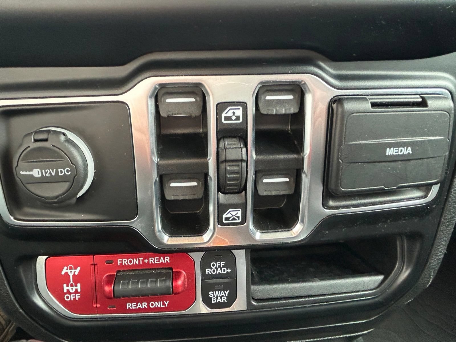 Used 2022 Jeep Gladiator Rubicon w/ LED Lighting Group AWD/4WD image 21