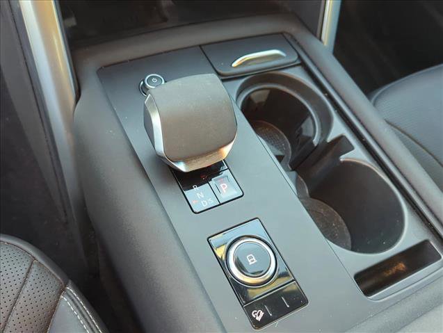 Used 2024 Land Rover Discovery Dynamic SE image 20
