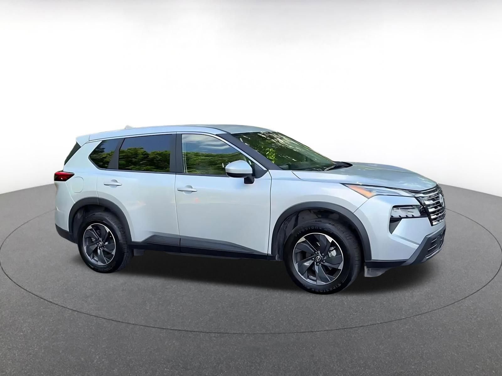 Used 2025 Nissan Rogue SV FWD image 2