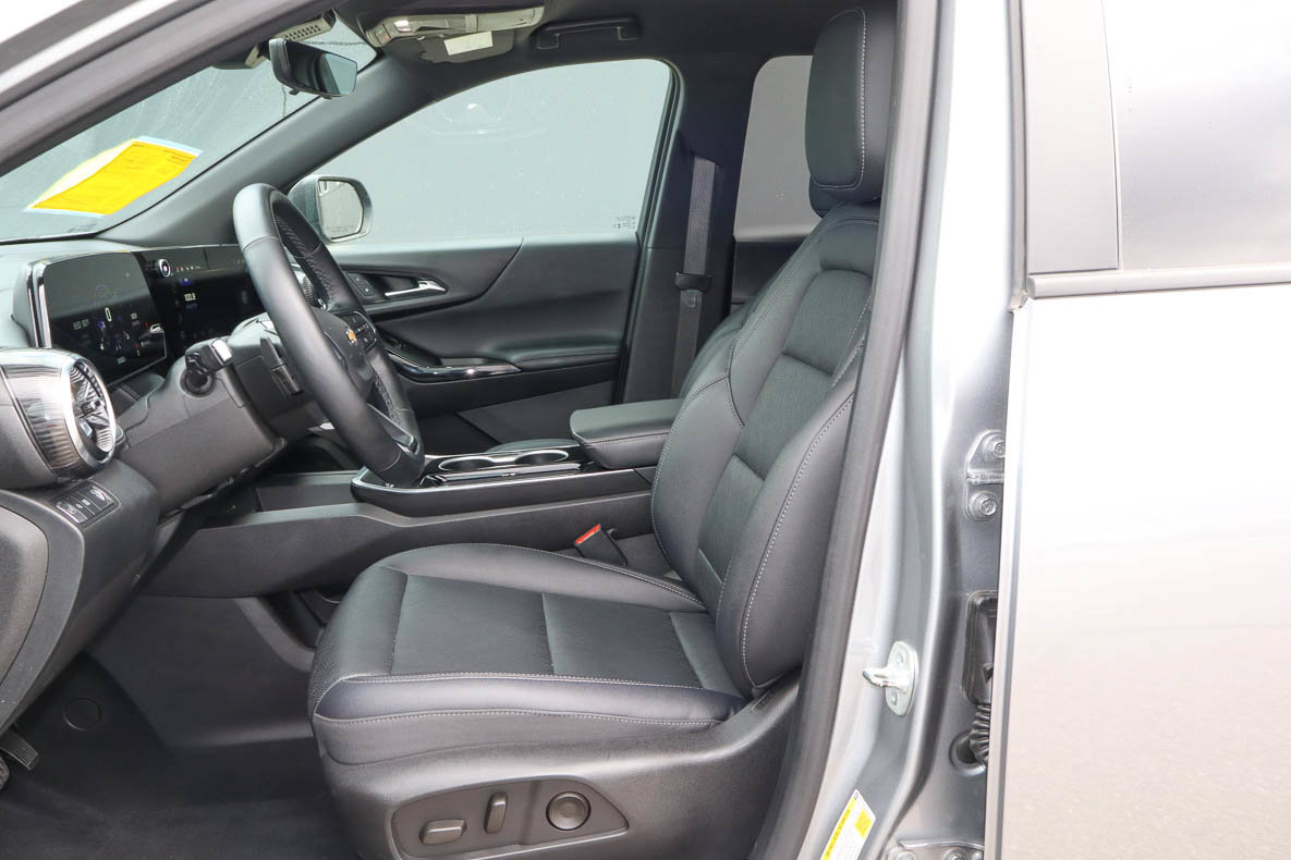 Used 2025 Chevrolet Equinox LT w/ Convenience Package II FWD image 7