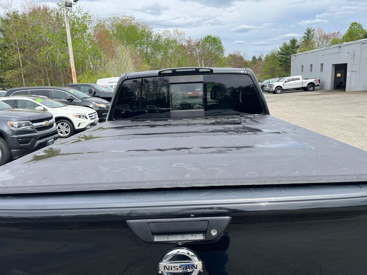 Used 2017 Nissan Titan SV AWD/4WD image 11