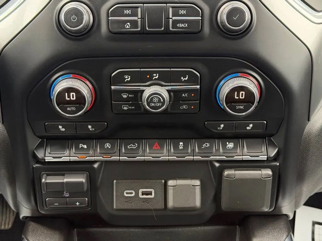 Used 2019 Chevrolet Silverado 1500 RST AWD/4WD image 23