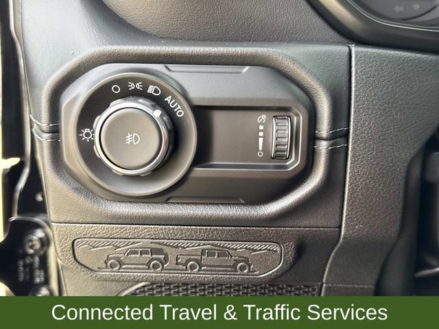 Used 2025 Jeep Wrangler Sahara image 32