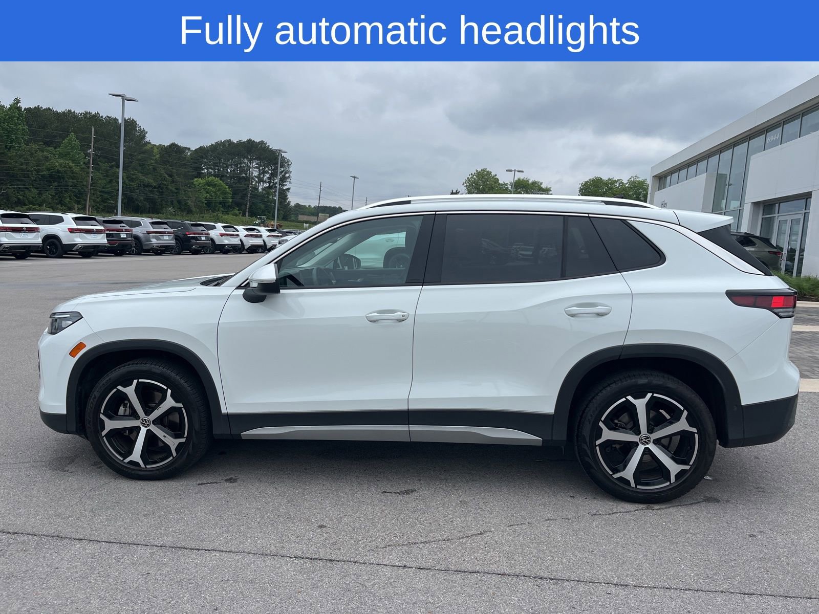 Certified 2025 Volkswagen Tiguan SE AWD/4WD image 10