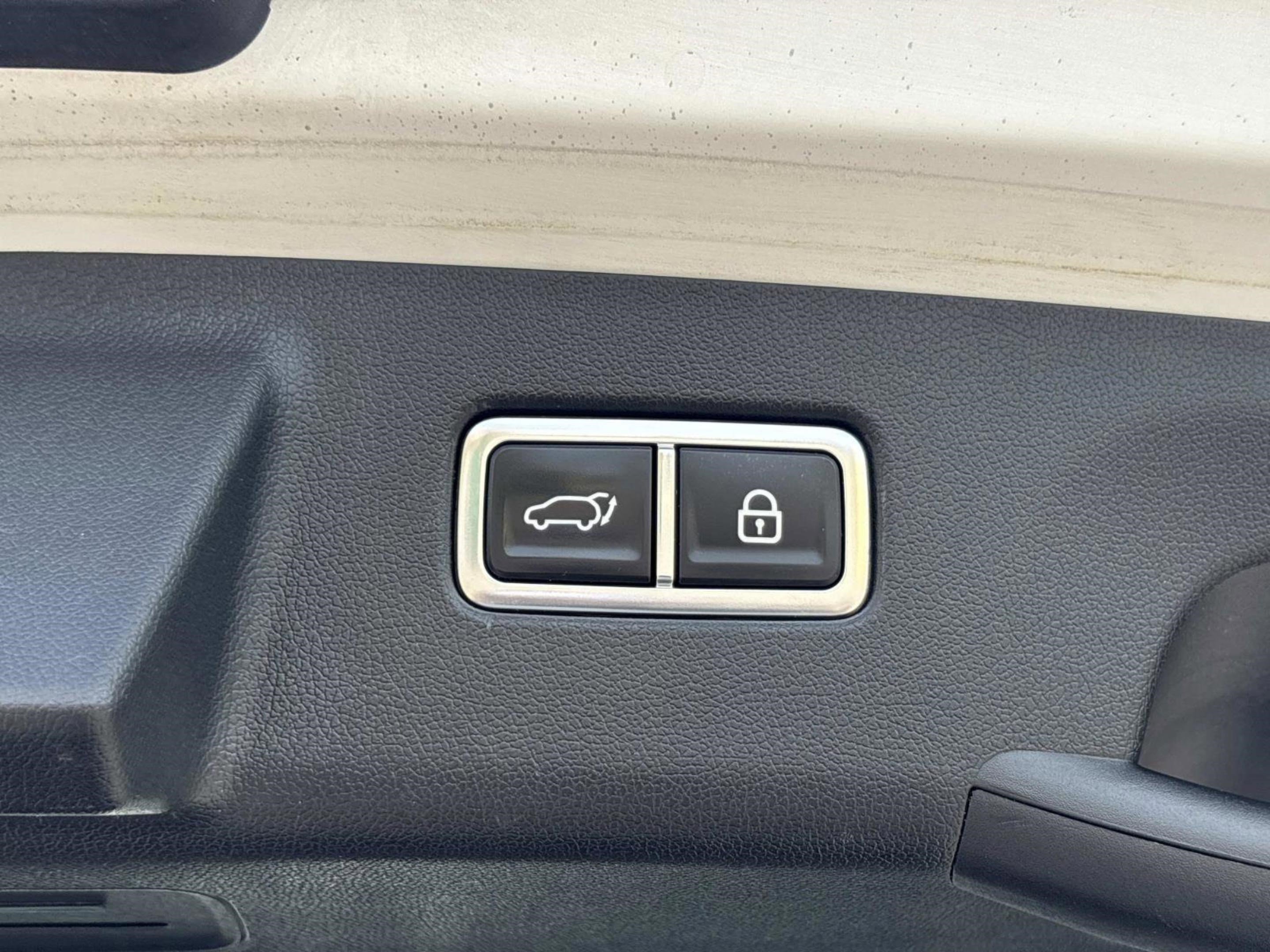 Used 2022 Kia Sorento EX w/ Panoramic Sunroof Package image 13