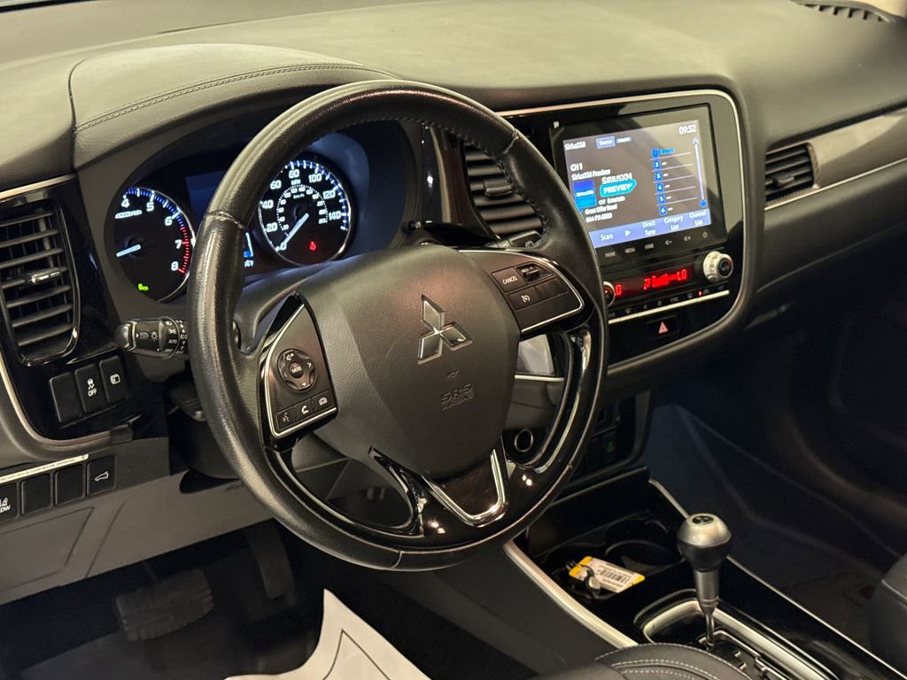 Used 2020 Mitsubishi Outlander FWD image 20