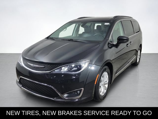 Used 2017 Chrysler Pacifica Touring-L FWD image 7