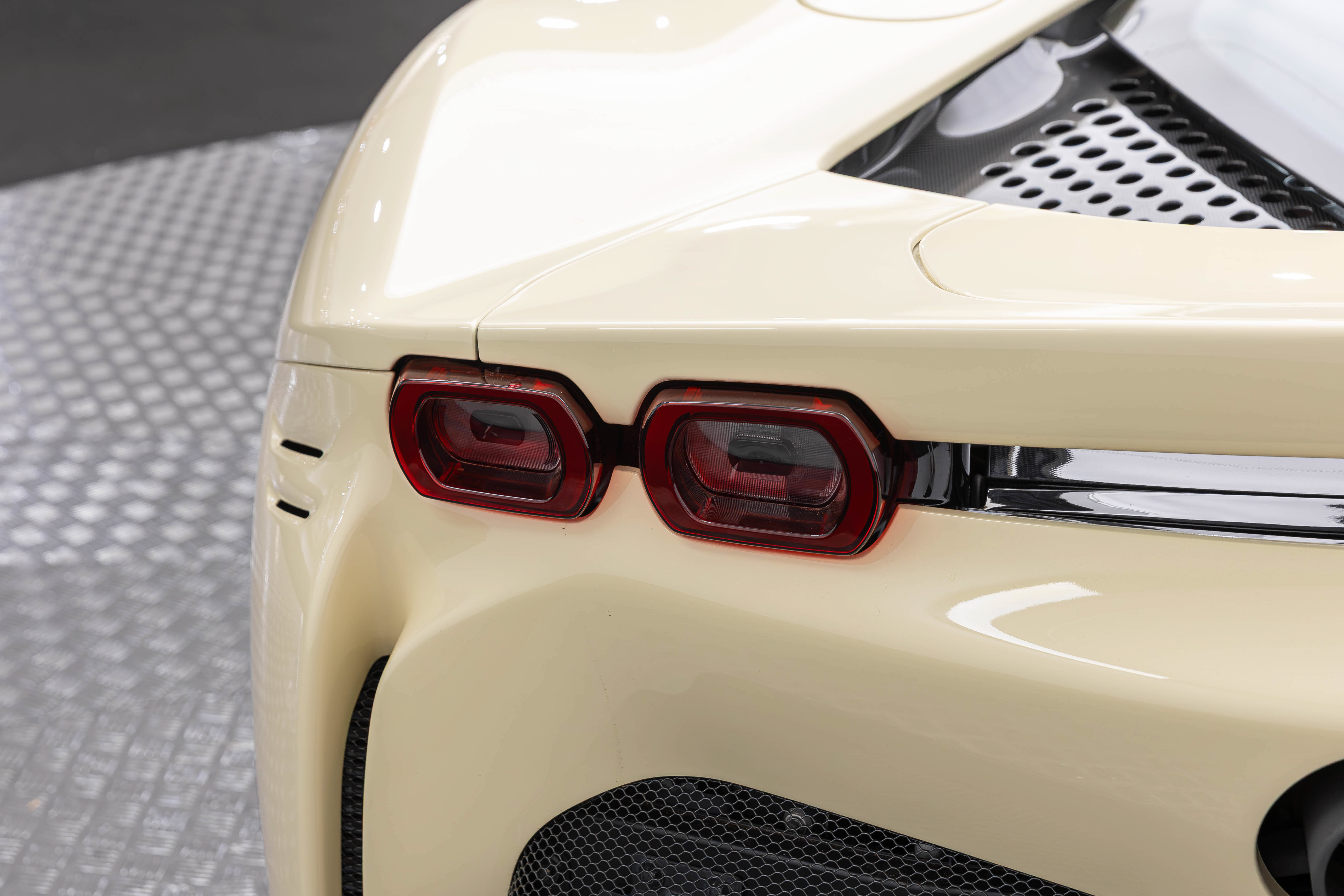 Used 2025 Ferrari SF90 Spider AWD/4WD image 60