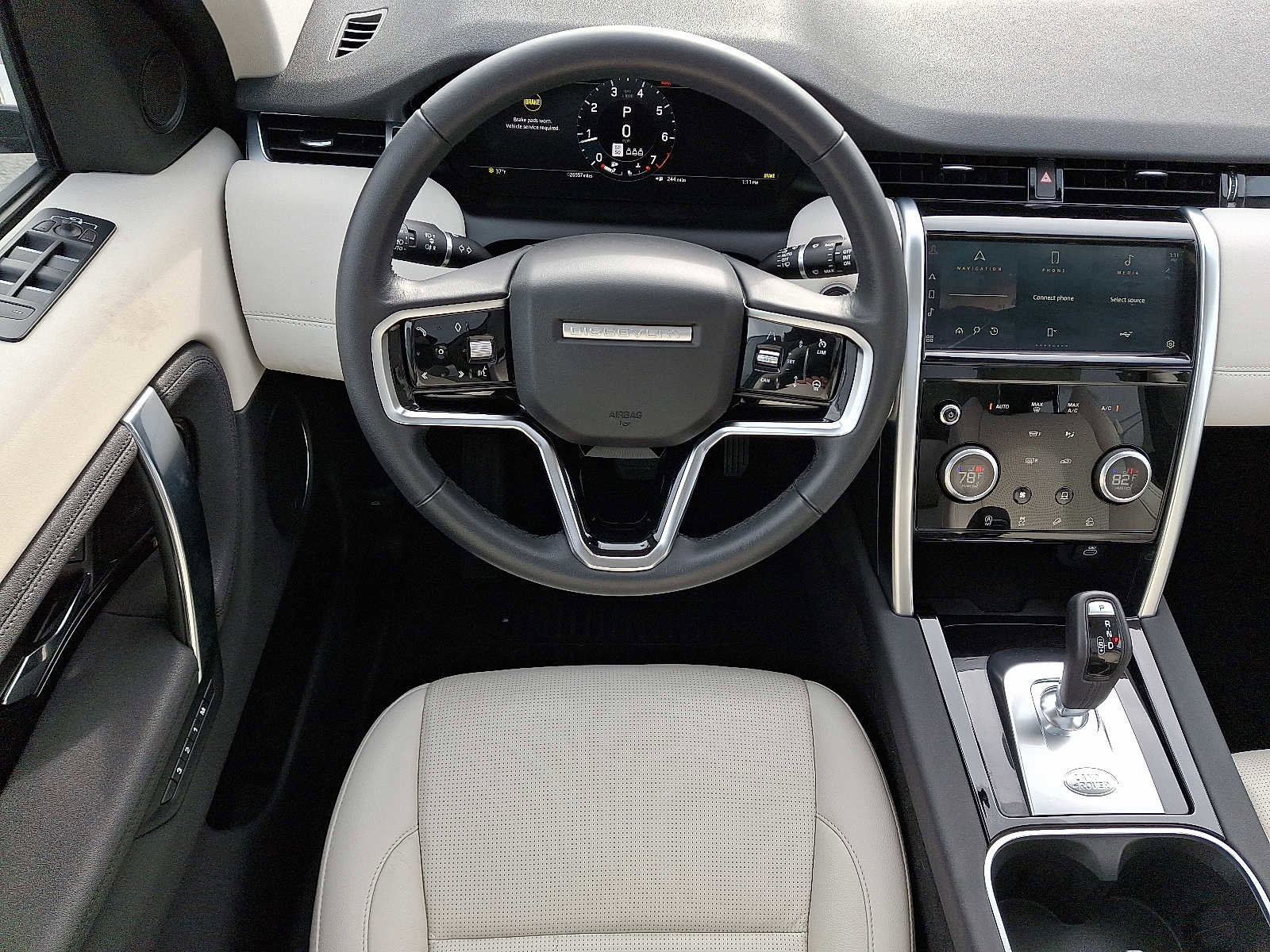 Used 2023 Land Rover Discovery Sport SE image 11