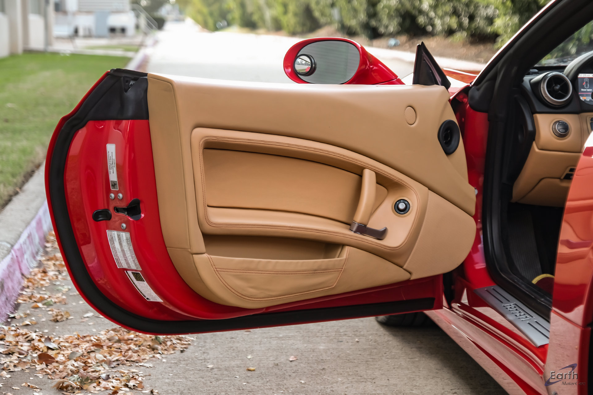 Used 2014 Ferrari California RWD image 89