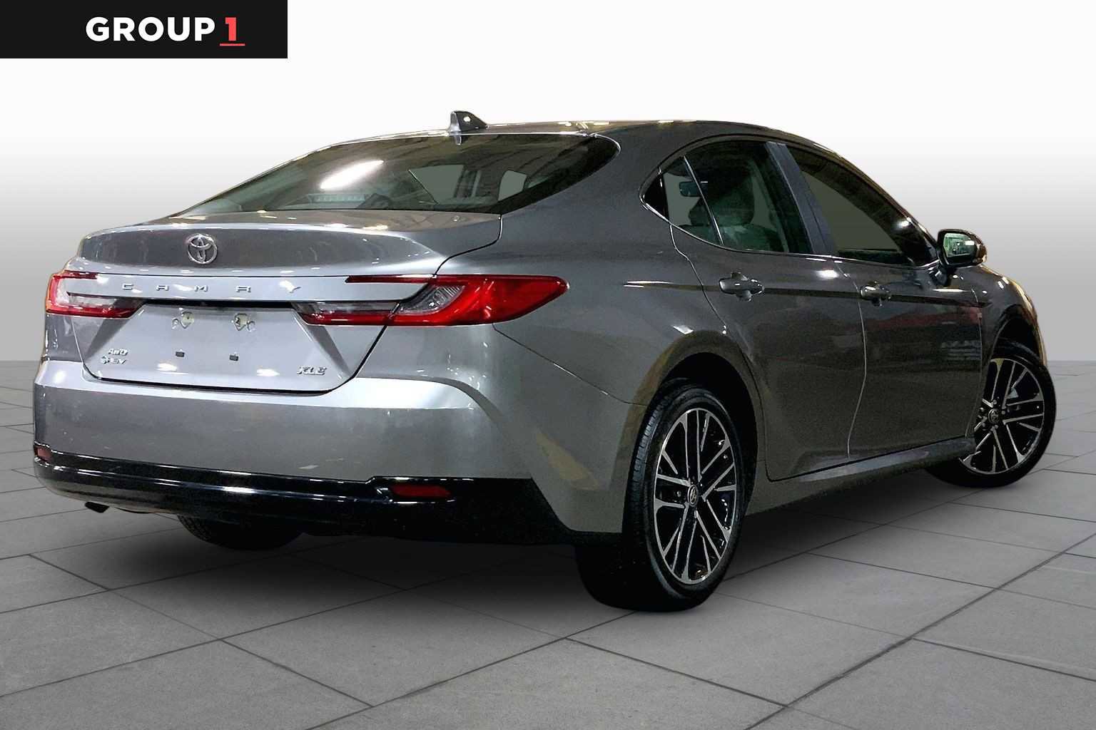 Used 2025 Toyota Camry XLE AWD/4WD image 13