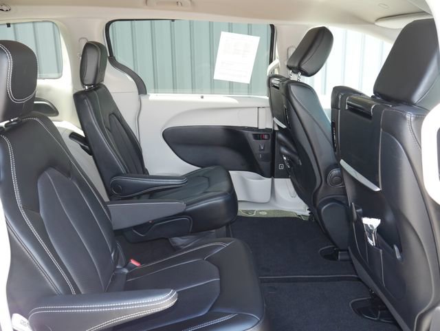 Used 2023 Chrysler Pacifica Touring-L w/ Uconnect Theater Family Group AWD/4WD image 25