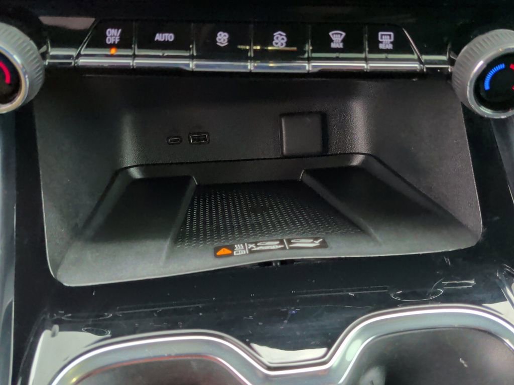 Used 2025 Chevrolet Traverse Z71 AWD/4WD image 28