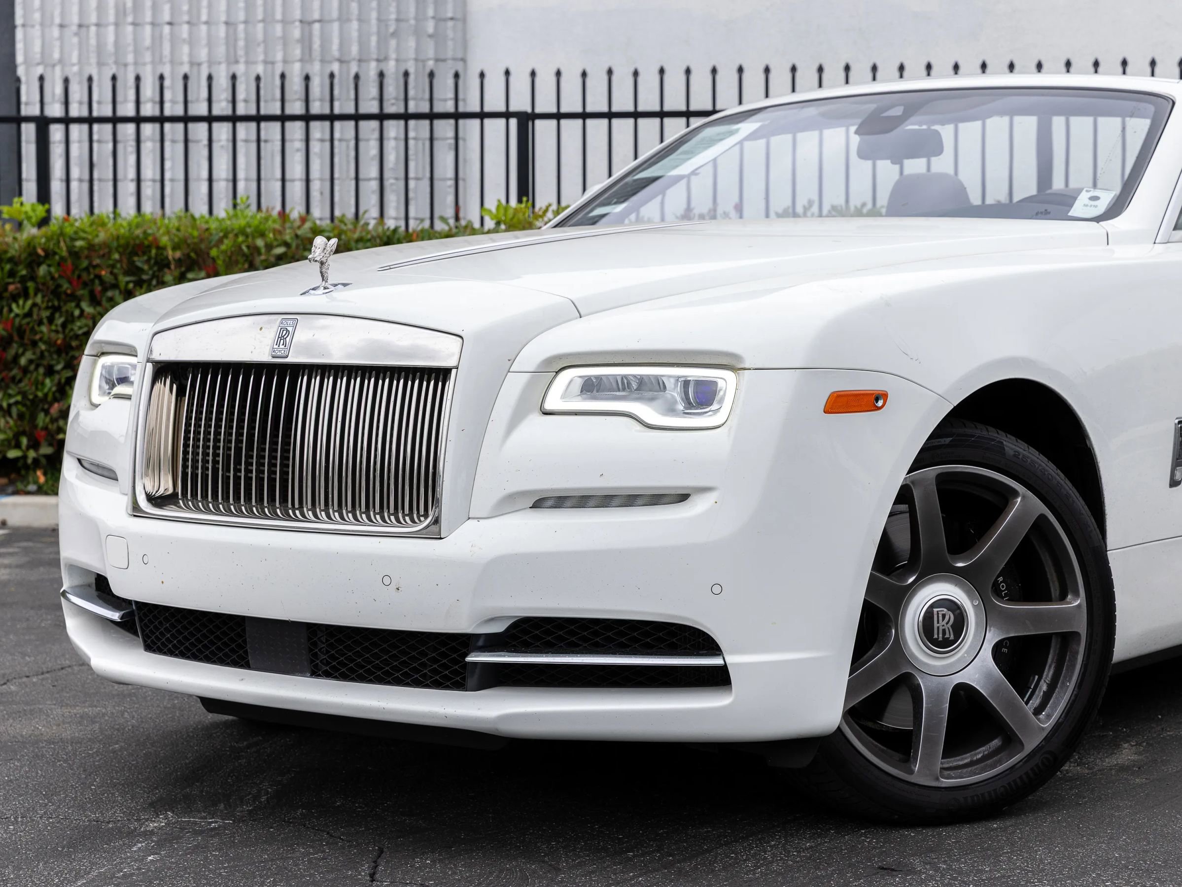 Used 2020 Rolls-Royce Dawn image 18