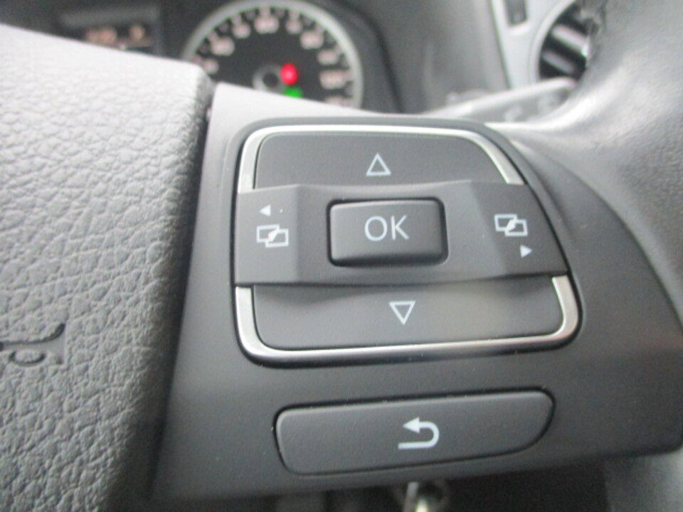 Used 2013 Volkswagen Tiguan S image 33