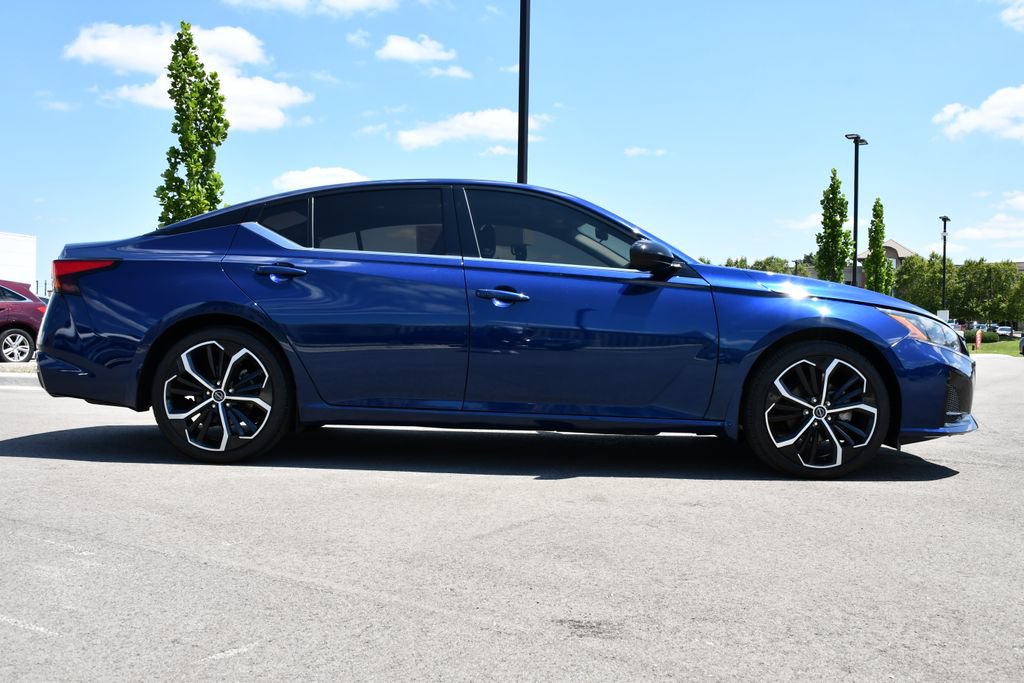 Used 2024 Nissan Altima 2.5 SR w/ SR Premium Package FWD image 8