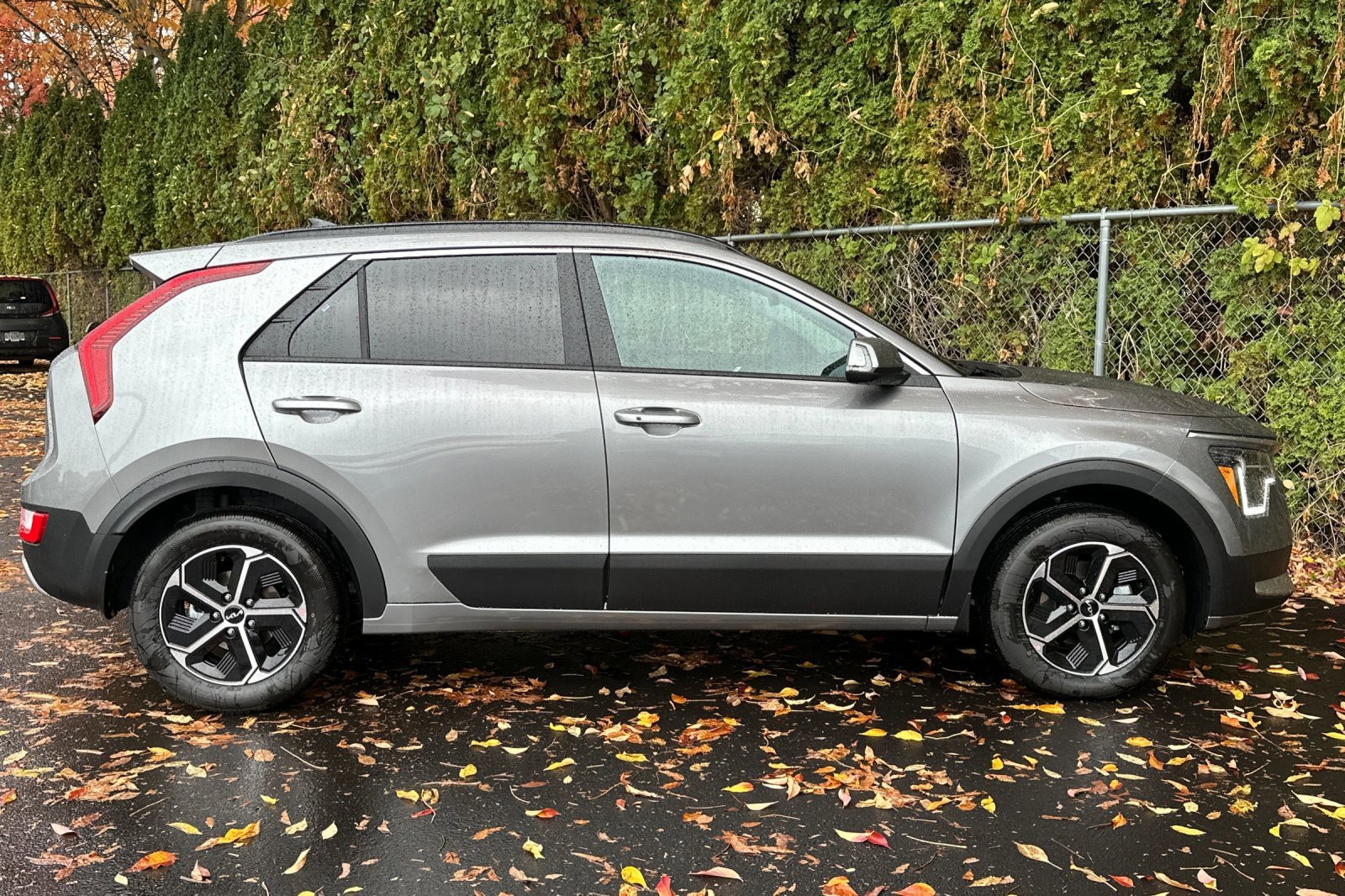 New 2025 Kia Niro EX image 2