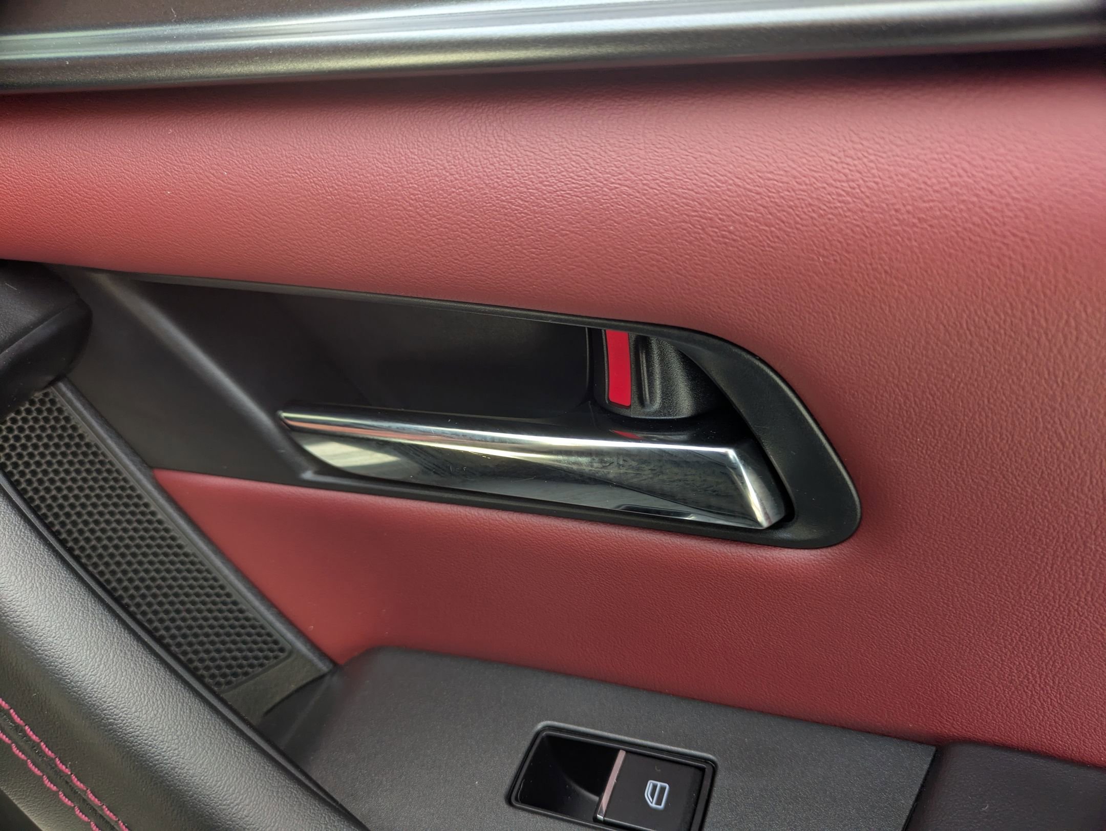 Certified 2025 MAZDA CX-70 Plug-In Hybrid w/ Premium Plus image 37