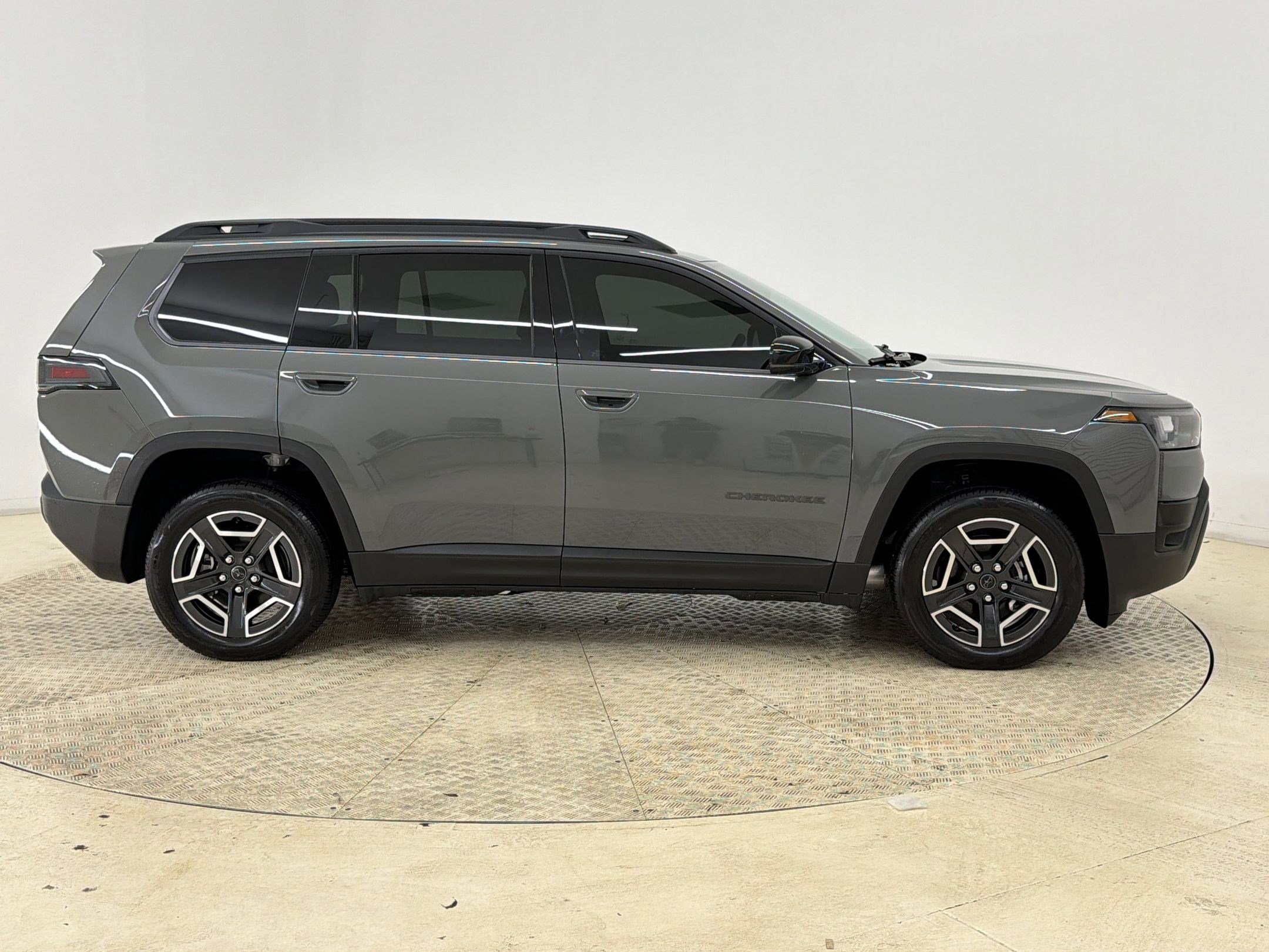 Used 2026 Jeep Cherokee Limited AWD/4WD image 8