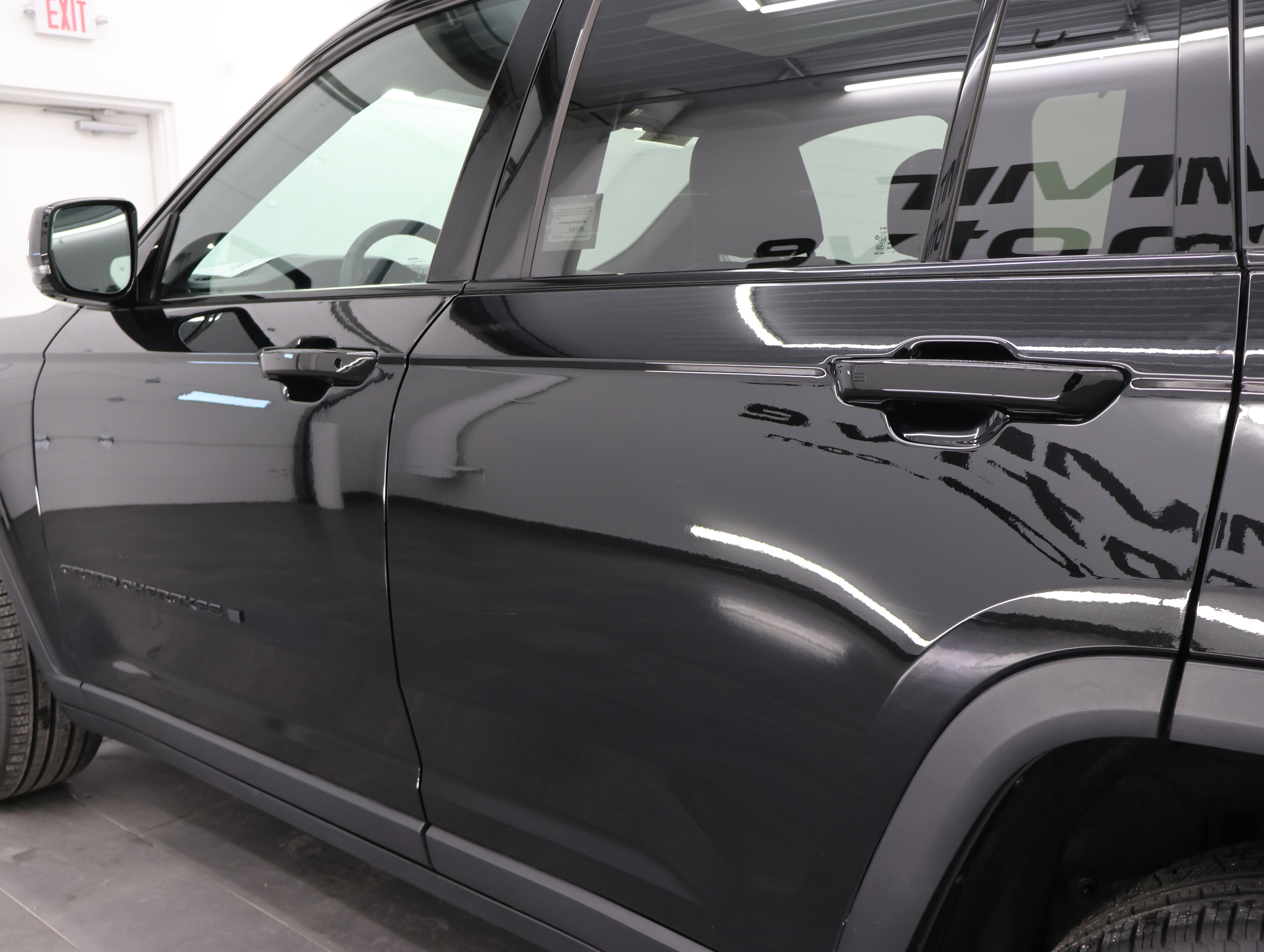 Used 2025 Jeep Grand Cherokee Limited w/ Luxury Tech Group II image 38