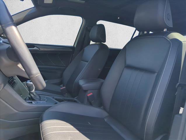 Used 2022 Volkswagen Tiguan SE R-Line FWD image 17