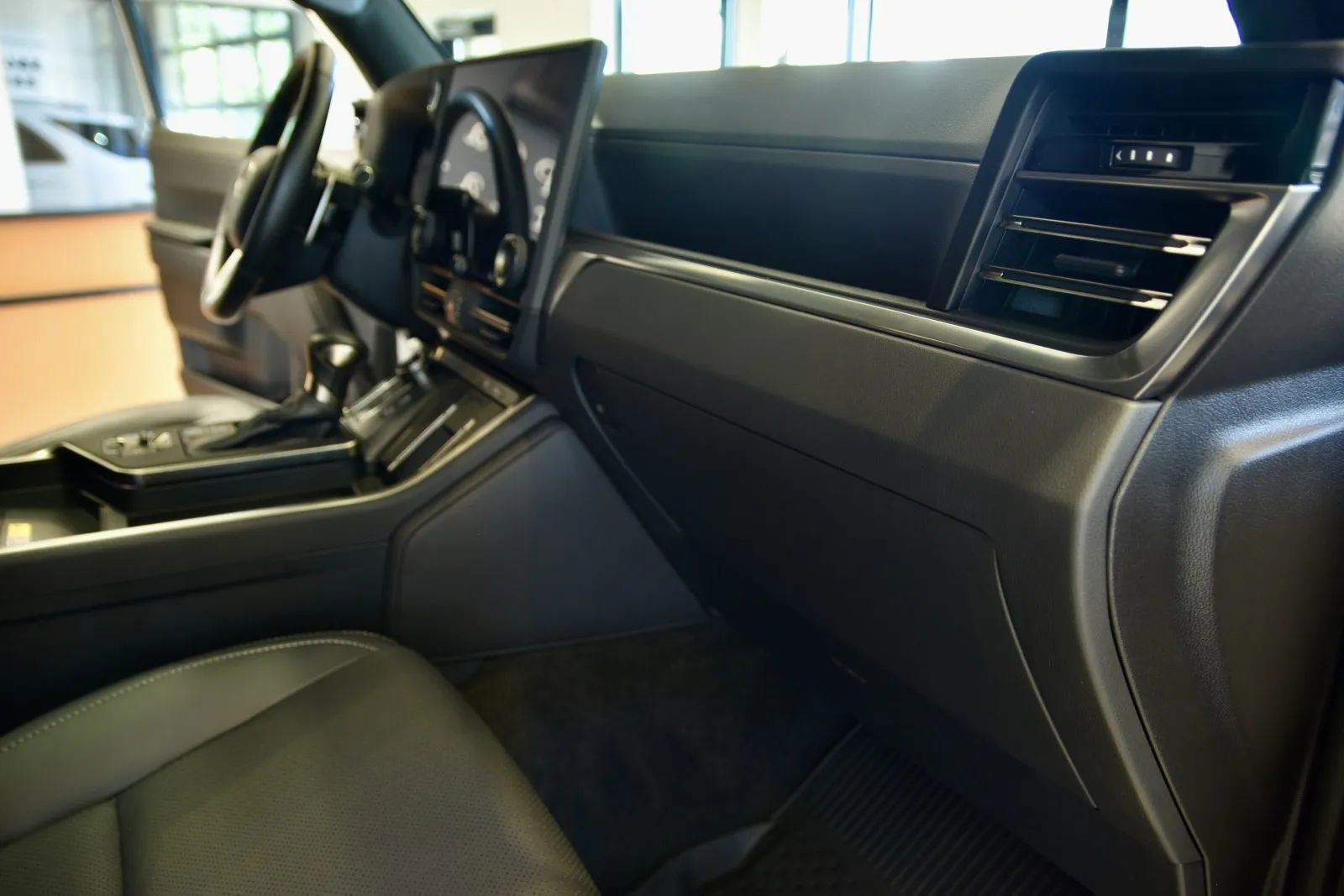 Used 2024 Lexus GX 550 w/ Accessory Package (Z1) image 32