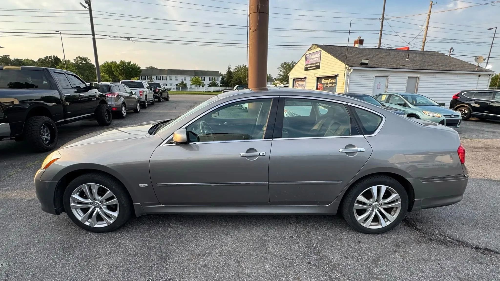 Used 2009 INFINITI M35 x image 2