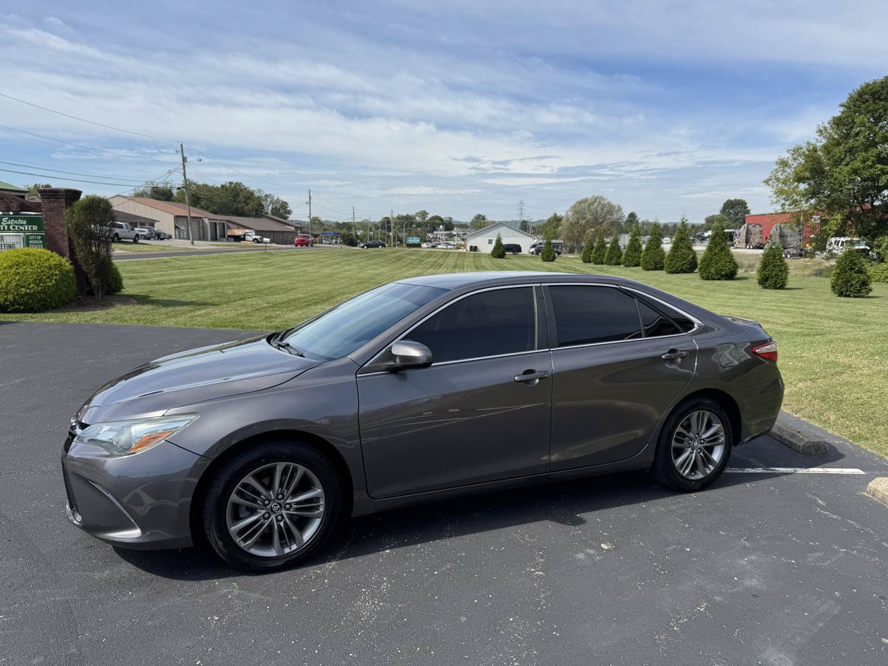 Used 2017 Toyota Camry SE FWD image 4