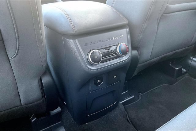 Used 2025 Ford Explorer Active AWD/4WD image 24