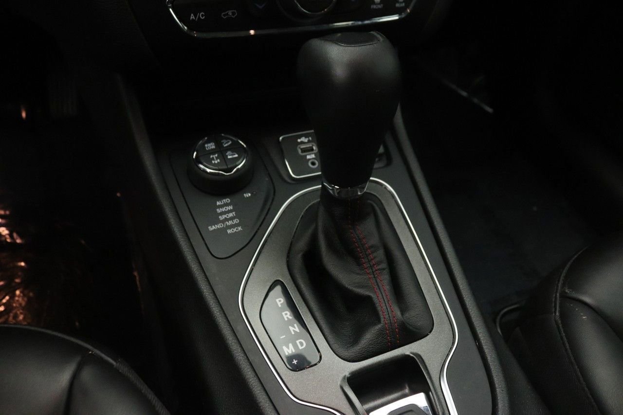 Used 2020 Jeep Cherokee Trailhawk w/ Cold Weather Group image 18