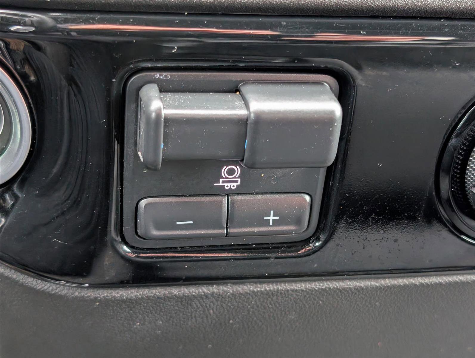 Used 2024 Chevrolet Silverado 3500 LT image 24