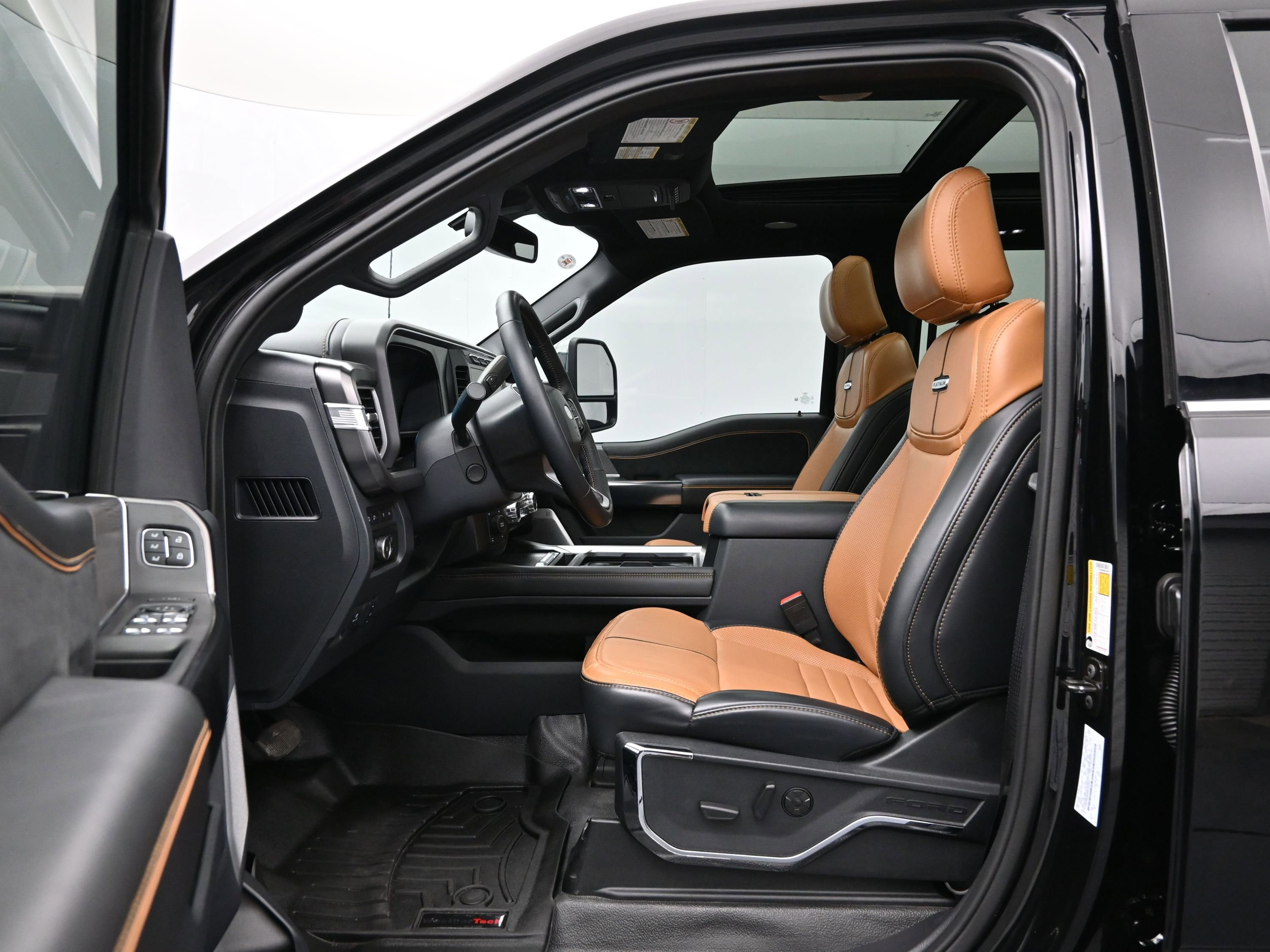 Used 2024 Ford F350 Platinum w/ FX4 Off-Road Package AWD/4WD image 9