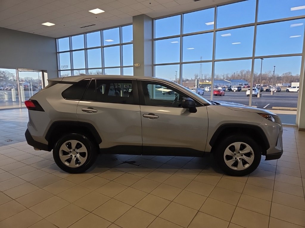 Used 2022 Toyota RAV4 LE image 6