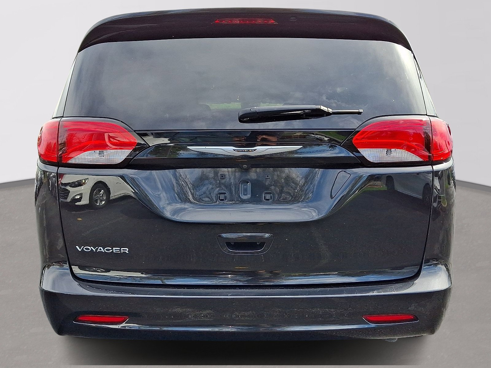 Used 2024 Chrysler Voyager LX image 5