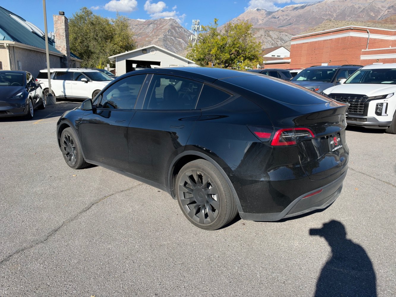 Used 2023 Tesla Model Y Long Range AWD/4WD image 3